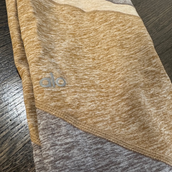 Alo • Yoga High Waist Alosoft Sheila Leggings (S) - Picture 6 of 11